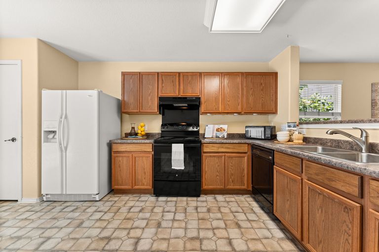 7-web-or-mls-2125-nogales-trail-(11-of-24).jpg