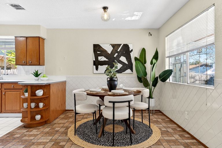 7-web-or-mls-305-holliday-ct-(7-of-25).jpg