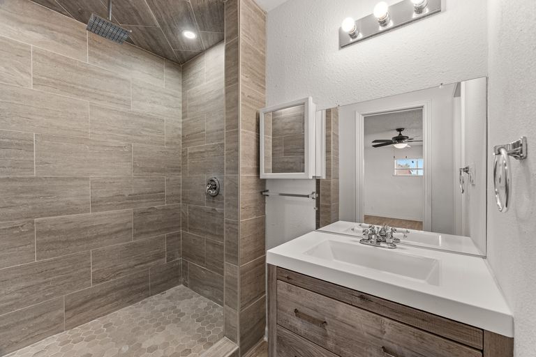 7-web-or-mls-308-highland-estates-dr-26.jpg