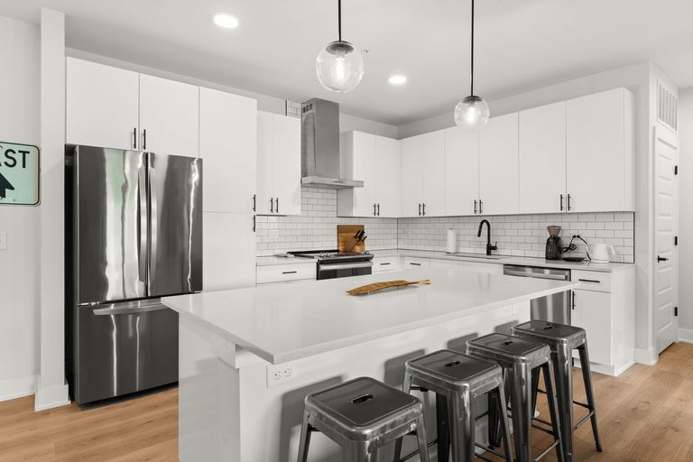 7-web-or-mls-3101-govalle-ave-215-7.jpg