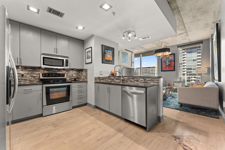 7-web-or-mls-360-nueces-st-2408-(4-of-38).jpg