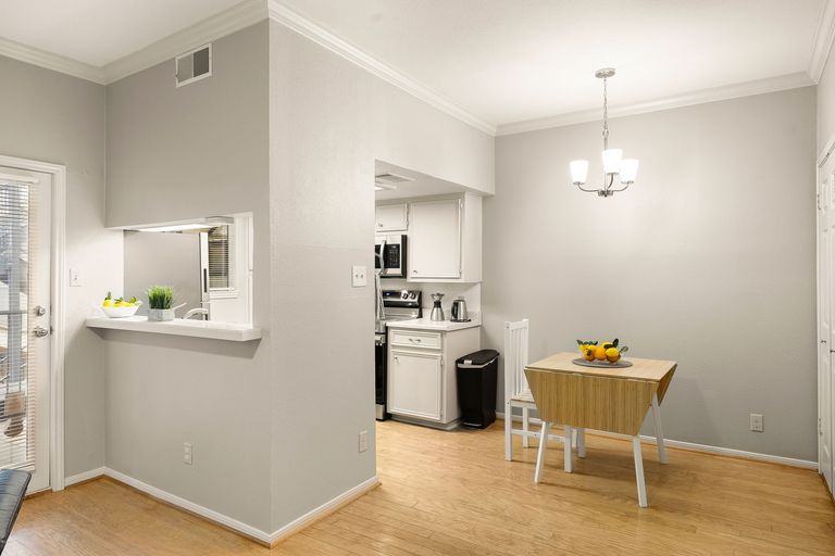 7-web-or-mls-3840-far-w-blvd-221-kcp-032725---80.jpg