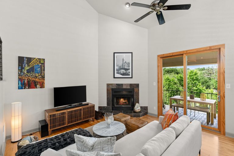 7-web-or-mls-4002-shoal-creek-blvd-b-(10-of-25).jpg