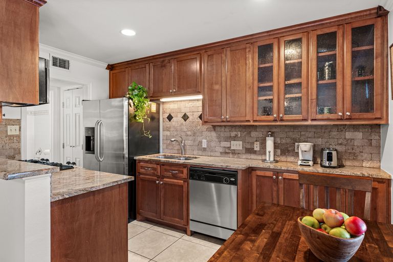 7-web-or-mls-407-e-45th-st-109-8.jpg