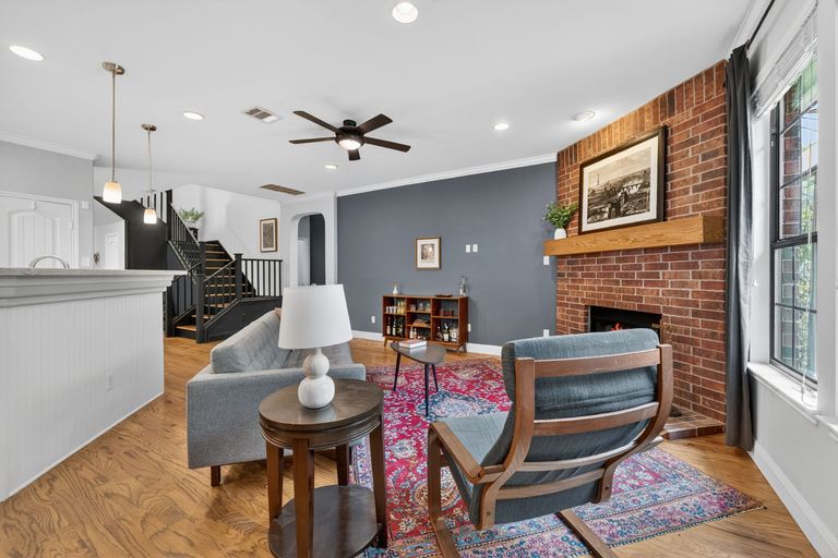 7-web-or-mls-408-kissing-oak-dr-(7-of-39).jpg