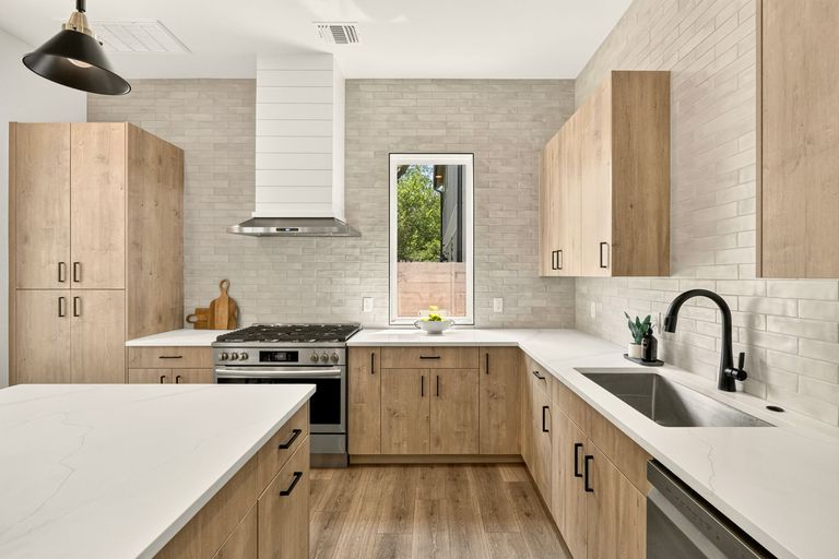 7-web-or-mls-4601-hank-ave-1-(12-of-32).jpg