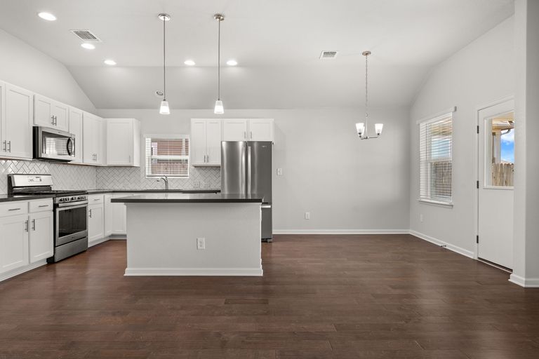 7-web-or-mls-510-bridgestone-way-6.jpg