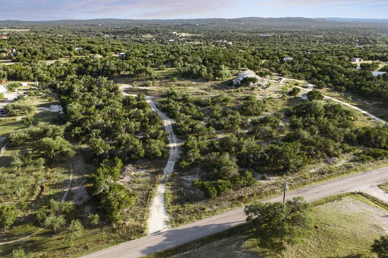 7-web-or-mls-5601-w-fitzhugh-rd-(2-of-24).jpg
