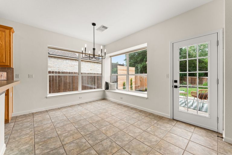 7-web-or-mls-5708-bexley-ct-8.jpg