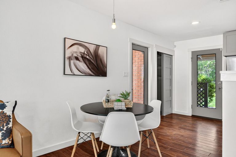 7-web-or-mls-6215-peggy-st-(7-of-26).jpg