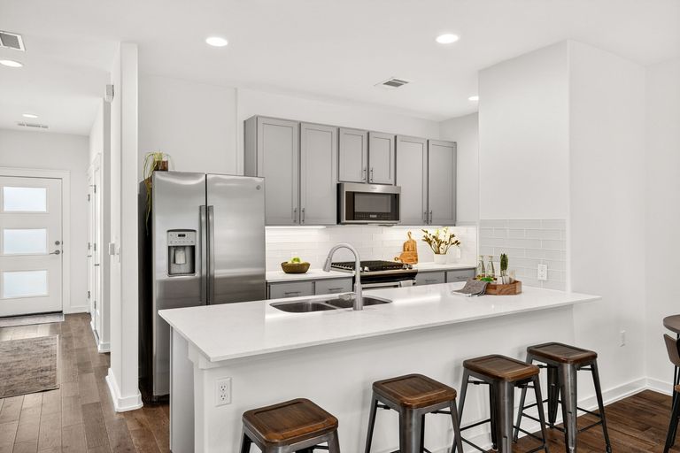 7-web-or-mls-6800-menchaca-rd-13-(7-of-25).jpg