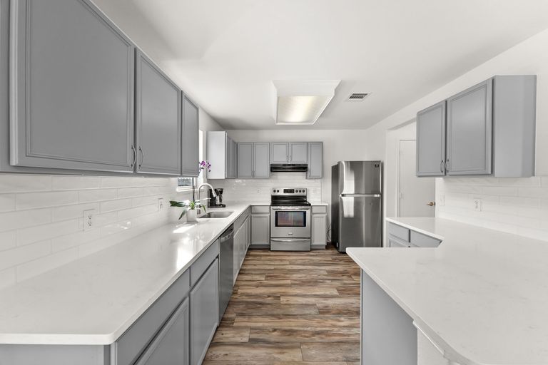 7-web-or-mls-6812-walkup-ln-16.jpg