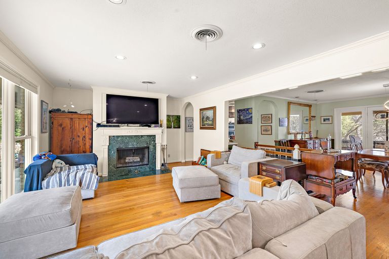 7-web-or-mls-7-inwood-cir-020625-191.jpg