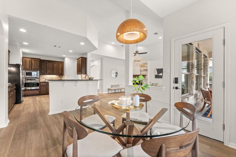 7-web-or-mls-7908-via-verde-dr-(2-of-18).jpg