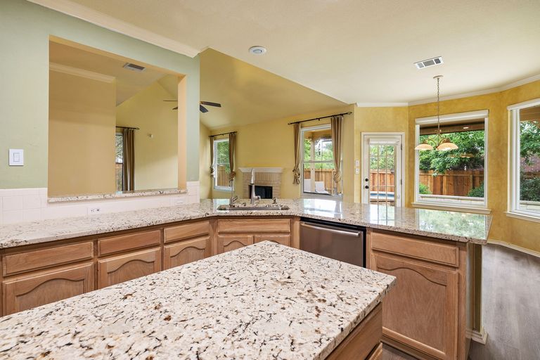 7-web-or-mls-8410-cambria-dr-kcp-042425---139.jpg