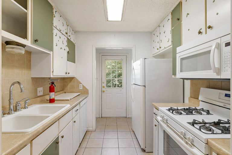7-web-or-mls-8802-westover-club-dr-kcp-091725---76.jpg