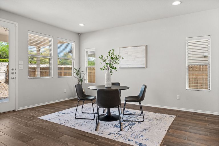 7-web-or-mls-9104-moonstone-dr-4.jpg