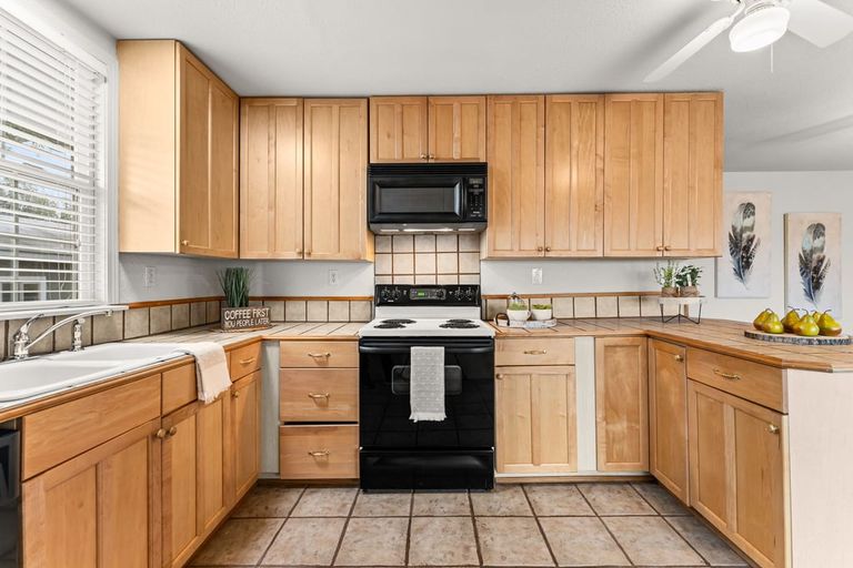 77ea1094-16-custom-204-terrace-dr-10-of-21.jpg