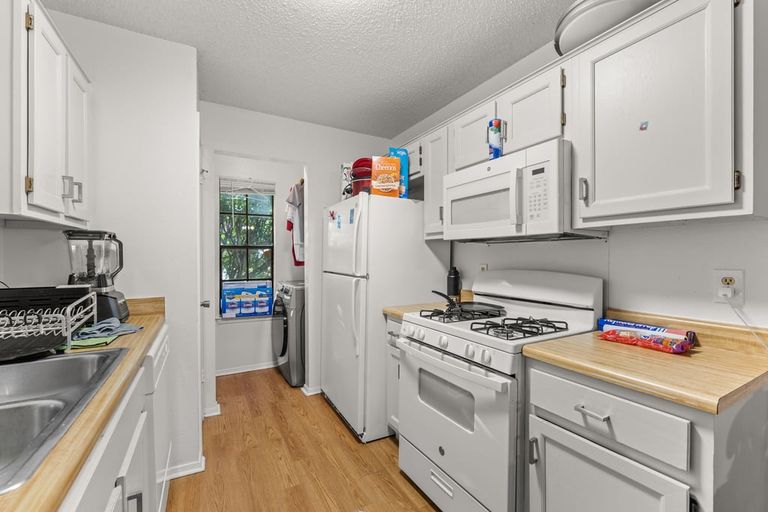 8-custom-12310-alderbrook-dr-(5-of-25).jpg