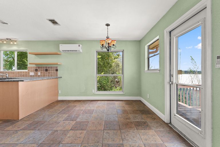 8-web-or-mls-103-westward-cove.jpg