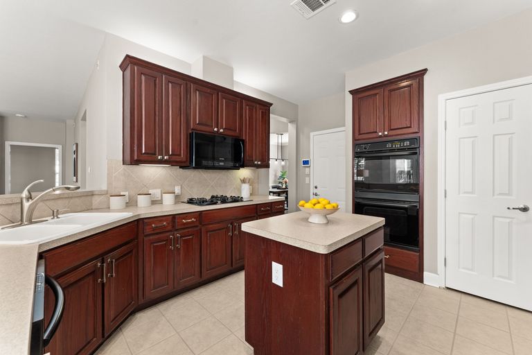 8-web-or-mls-11204-gorham-glen-ct-13.jpg