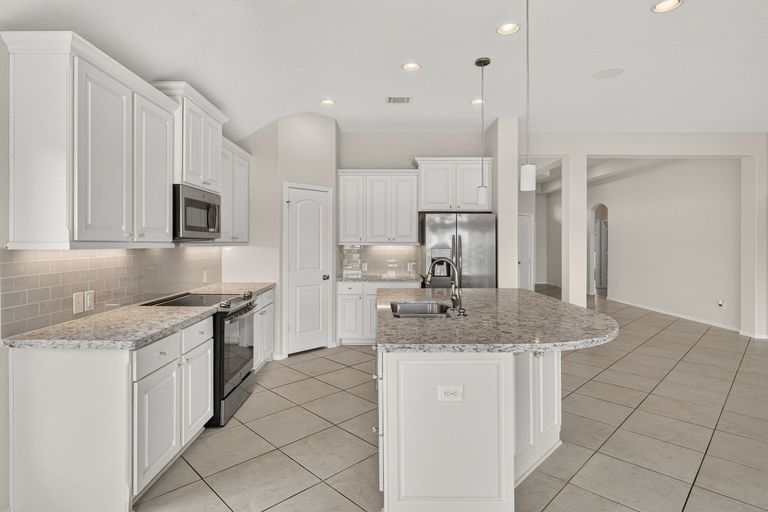 8-web-or-mls-13833-arbor-hill-cove-(8-of-37).jpg