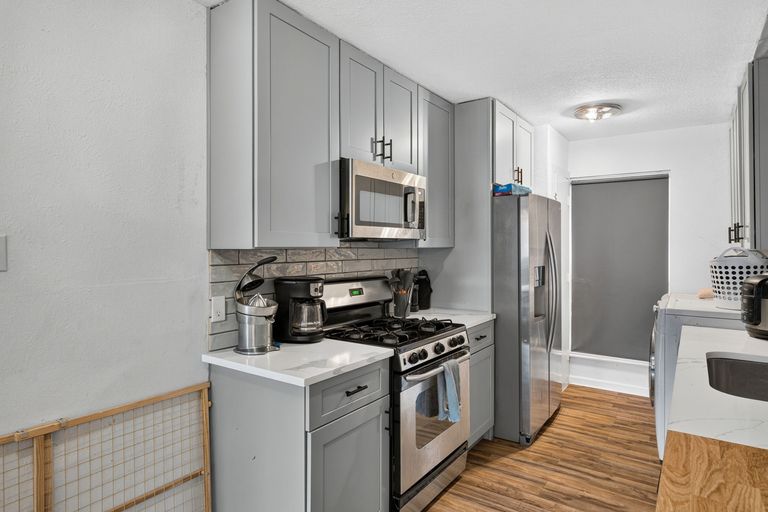 8-web-or-mls-1404-w-braker-ln-a-and-b-(8-of-25).jpg