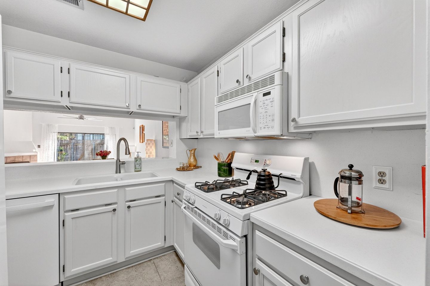8-web-or-mls-1411-gracy-farms-ln-118-(8-of-27).jpg
