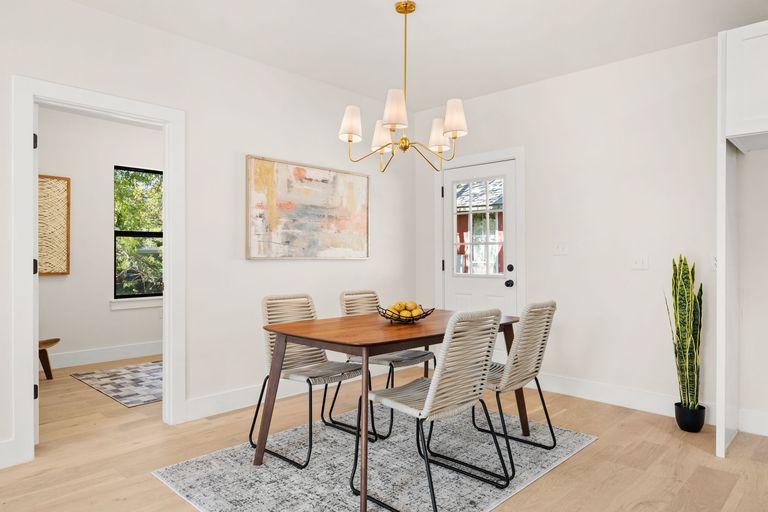 8-web-or-mls-1604-cedar-ave-(7-of-25).jpg