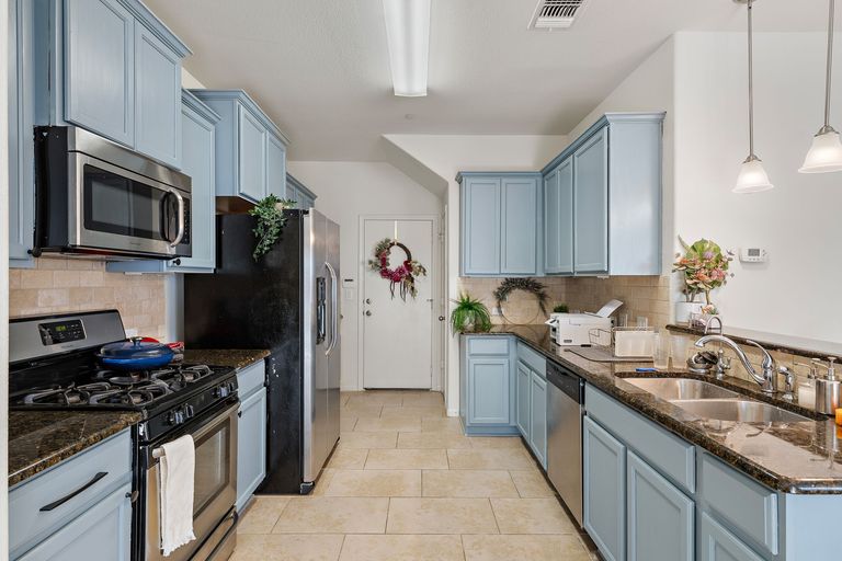 8-web-or-mls-1620-bryant-dr-303-kcp-062625---74.jpg