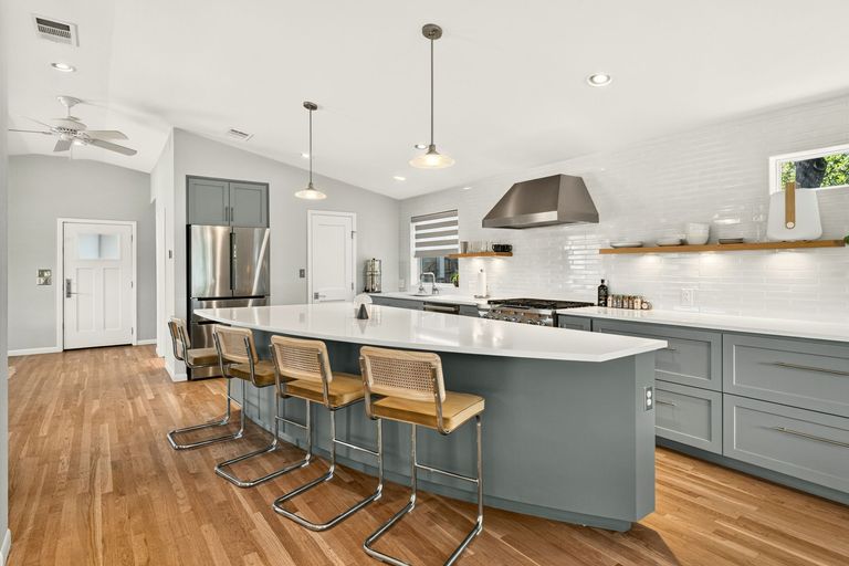 8-web-or-mls-1800-w-10th-st-(8-of-34).jpg