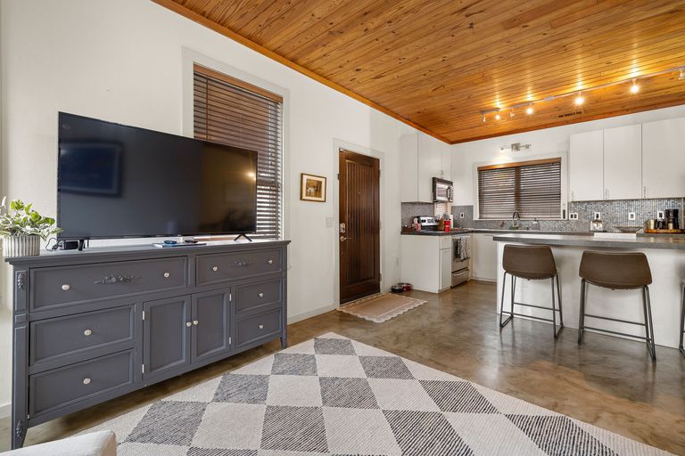 8-web-or-mls-1813-waterston-ave-kcp-022125---73.jpg