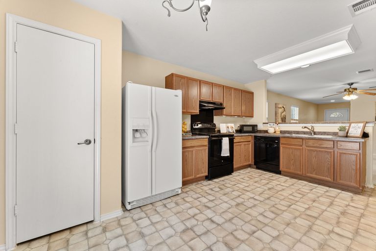 8-web-or-mls-2125-nogales-trail-(22-of-24).jpg