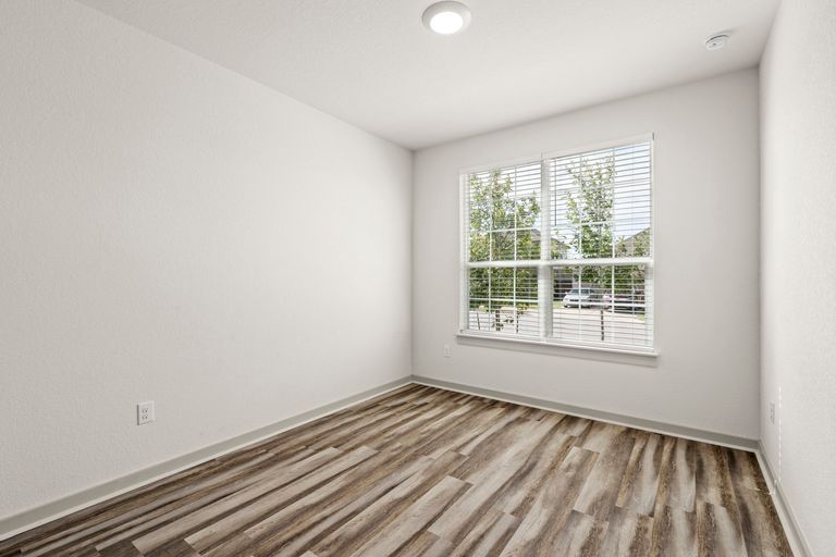8-web-or-mls-221-indian-shoal-dr.jpg