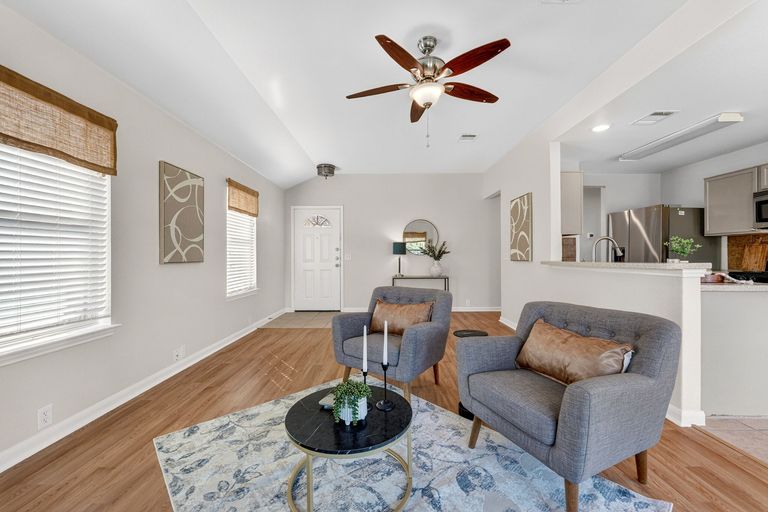 8-web-or-mls-2210-john-tee-dr-(13-of-30)-1771454062.jpg