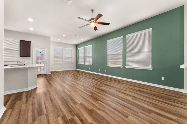 8-web-or-mls-2306-dillon-pond-ln-b-7.jpg