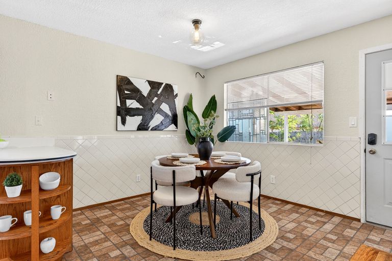 8-web-or-mls-305-holliday-ct-(8-of-25).jpg