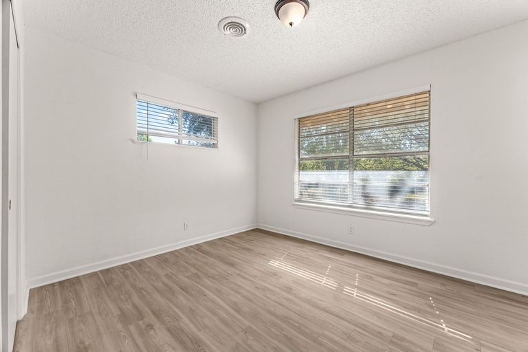 8-web-or-mls-308-highland-estates-dr-24.jpg