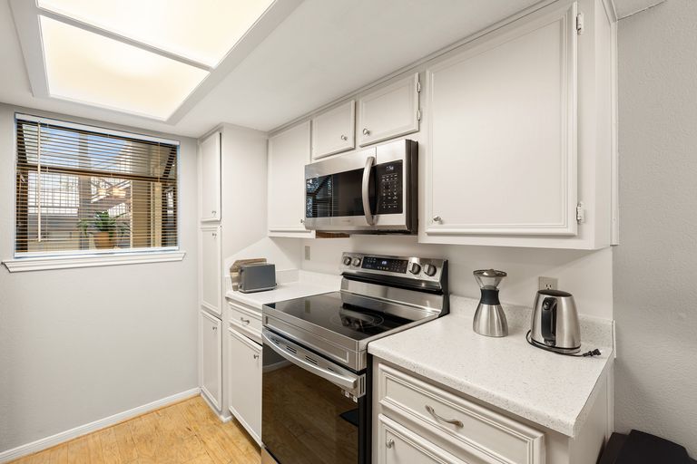 8-web-or-mls-3840-far-w-blvd-221-kcp-032725---94.jpg