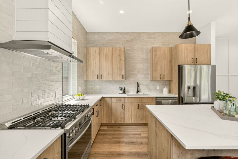 8-web-or-mls-4601-hank-ave-1-(10-of-32).jpg