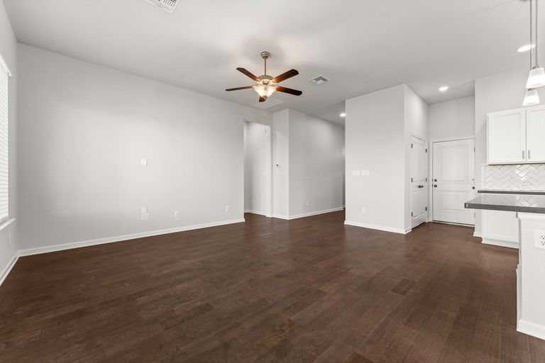 8-web-or-mls-510-bridgestone-way-8.jpg