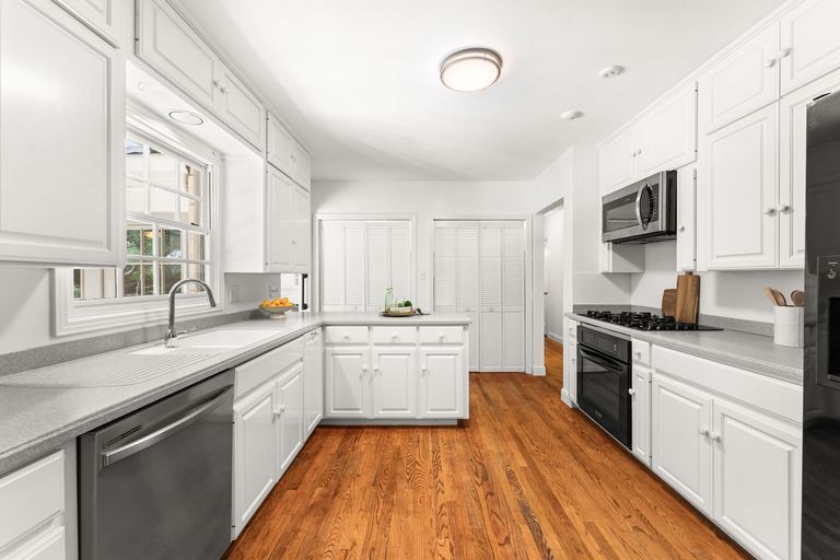 8-web-or-mls-5401-shoal-creek-blvd-7.jpg