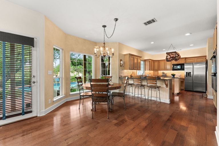 8-web-or-mls-558-peterson-ln-9.jpg