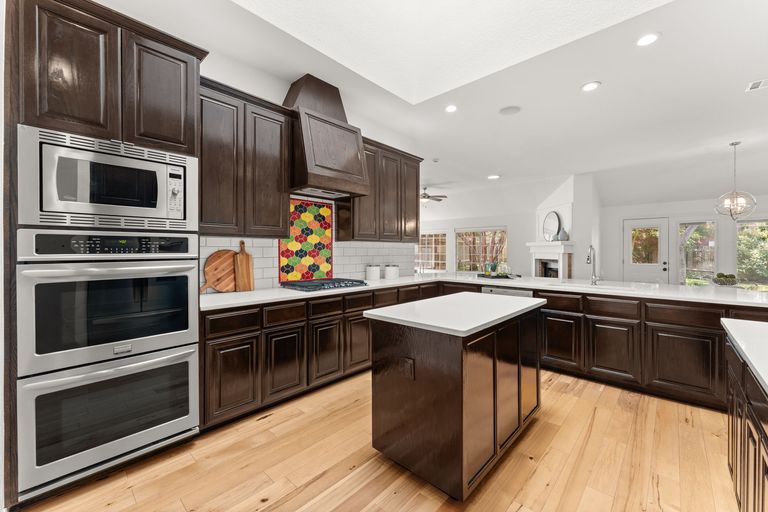 8-web-or-mls-5900-savin-hill-ct-14.jpg