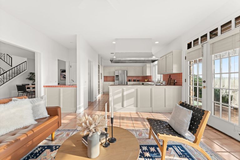 8-web-or-mls-5913-northwest-pl-9.jpg