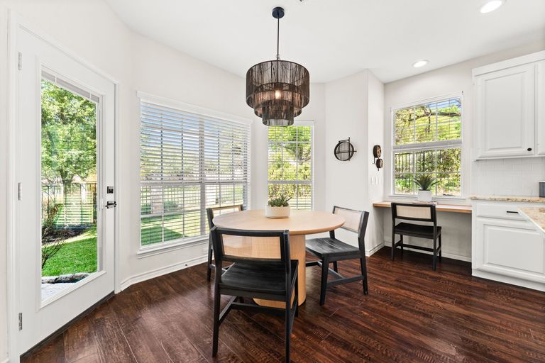 8-web-or-mls-6-dovedale-cove-12.jpg