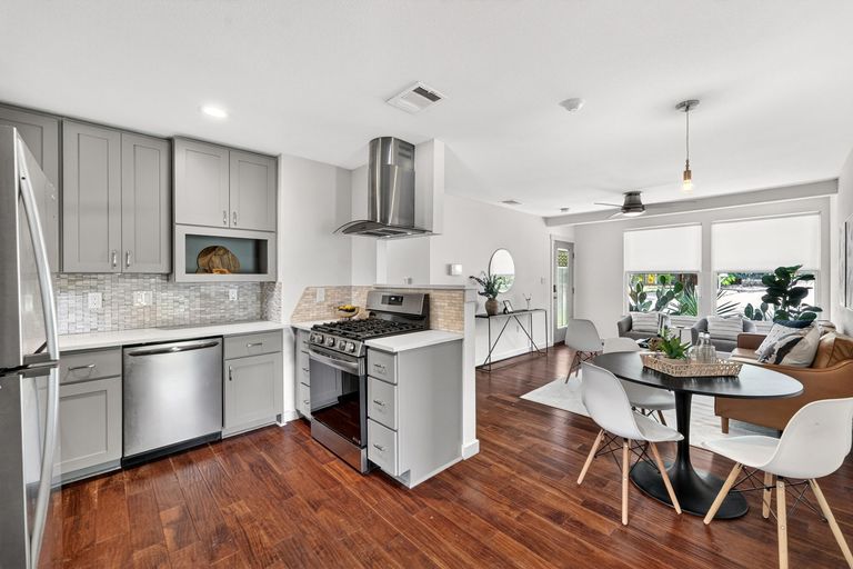 8-web-or-mls-6215-peggy-st-(8-of-26).jpg