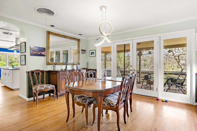 8-web-or-mls-7-inwood-cir-020625-156.jpg