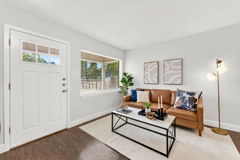 8-web-or-mls-7711-watson-st-b-(7-of-25).jpg