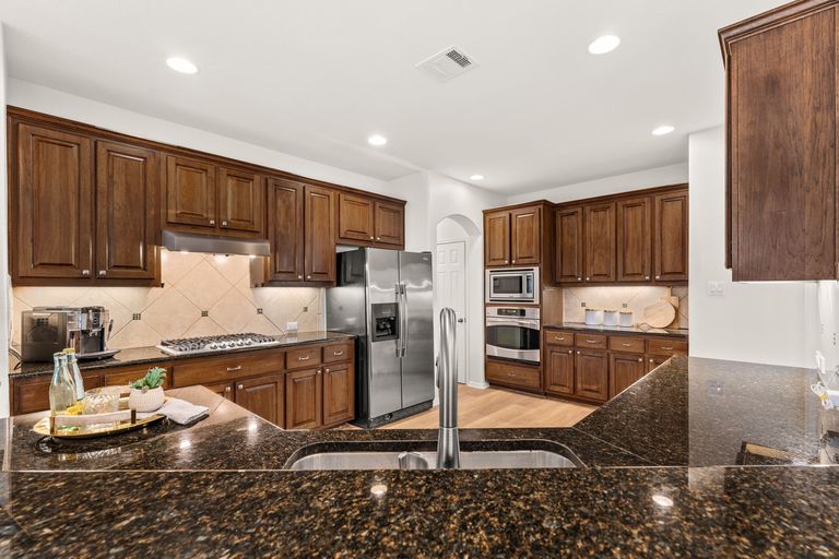 8-web-or-mls-7908-via-verde-dr-(15-of-18).jpg